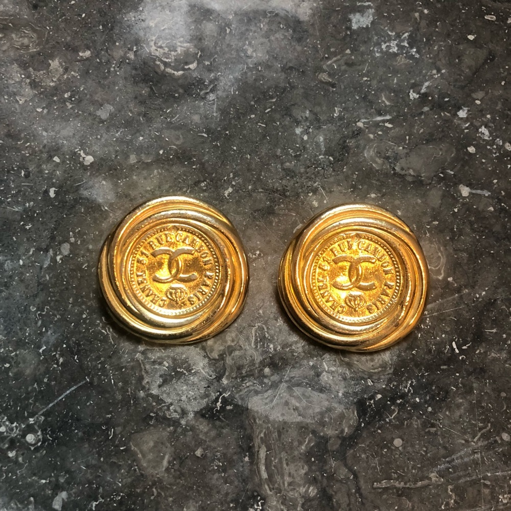 Authentic Vintage Chanel Gold Clip-on earrings